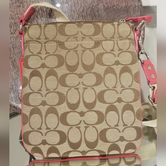 COACH Signature C's Khaki Jacquard Slingpack - Picture 7 of 11